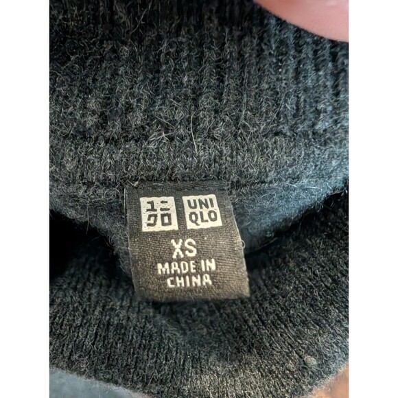 Uniqlo Womens XS Gray 100% Cashmere Sweater Turtleneck Knit Top Dark Gray - Picture 2 of 8